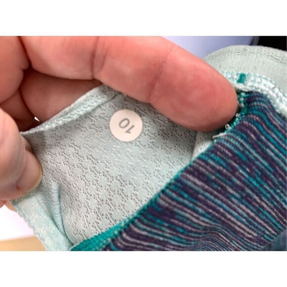 Box 5 -- Lululemon No Limits Loose Fit Stripe Attached Bra top Size 10 - Picture 5 of 8